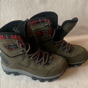 Cabela's womens 8 D  Hiking Boots
